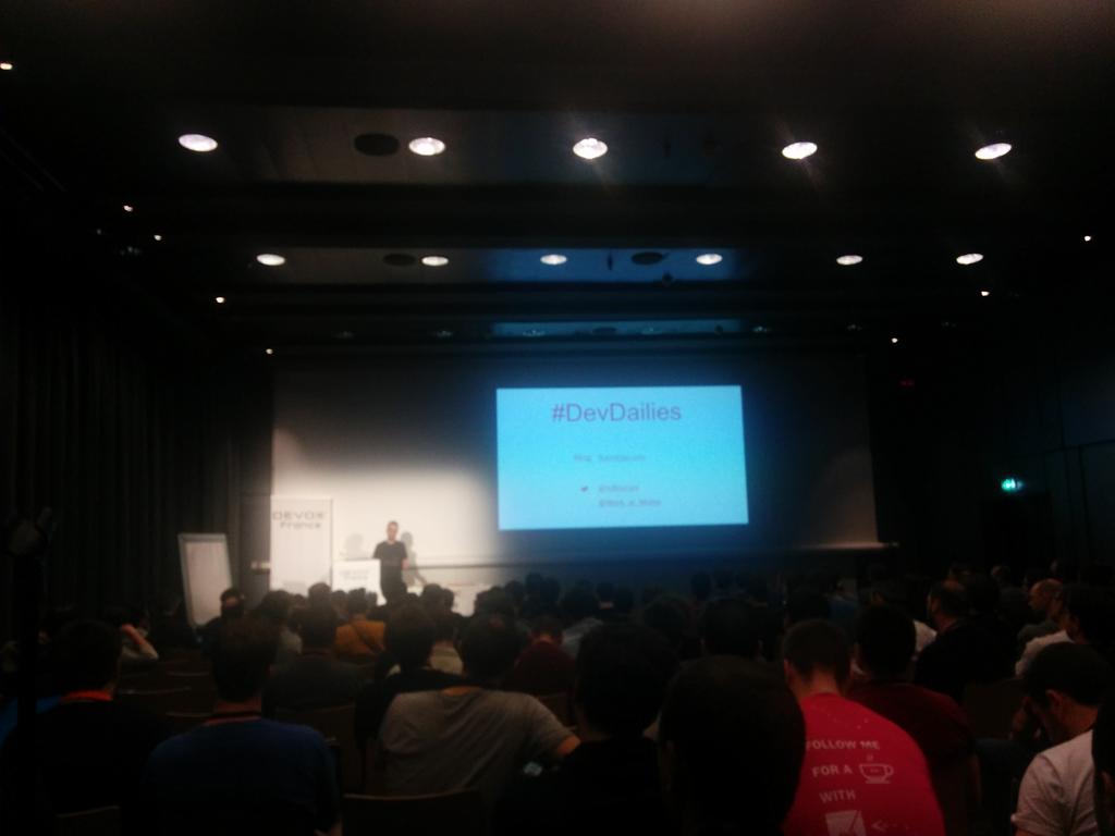 cmnt_'s tweet photo. @Societe_Elosi très intéressant partage d'expérience de @JoBoccara des #devdailies ! #devoxxfr https://t.co/zvehd6VNON