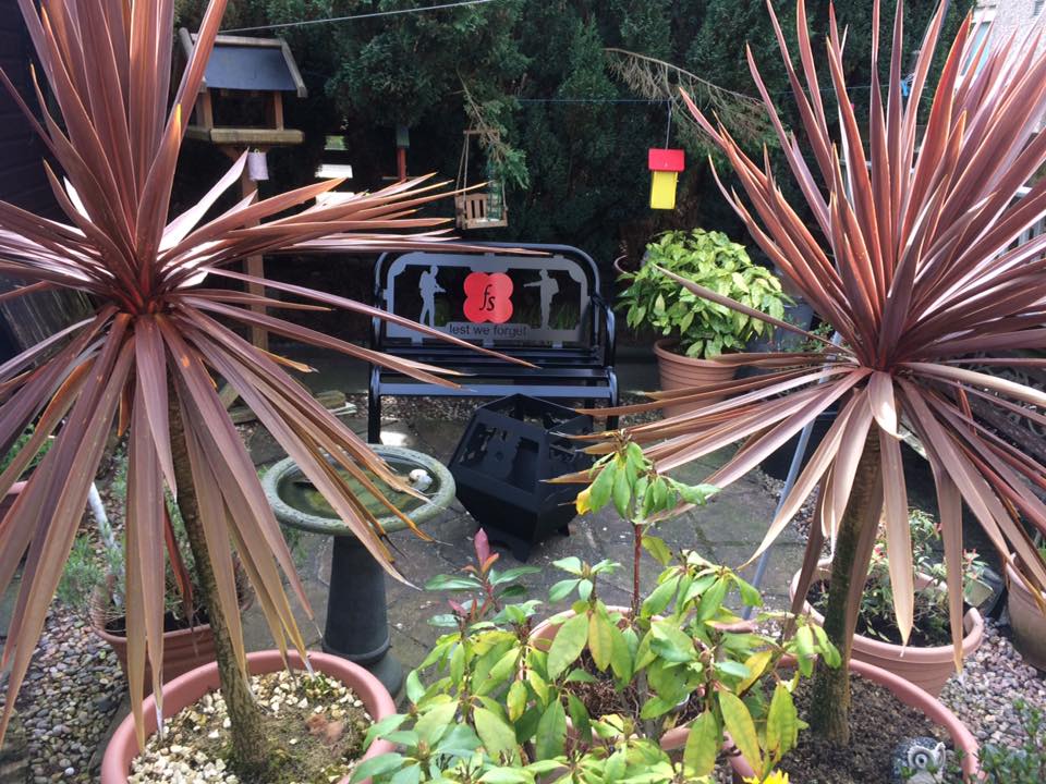 Forces_Support's tweet image. Rich has travelled up to Fife in Scotland yesterday to supply a Remembrance Bench & Fire Pit to the family of a Fallen Hero. #ForcesSupport