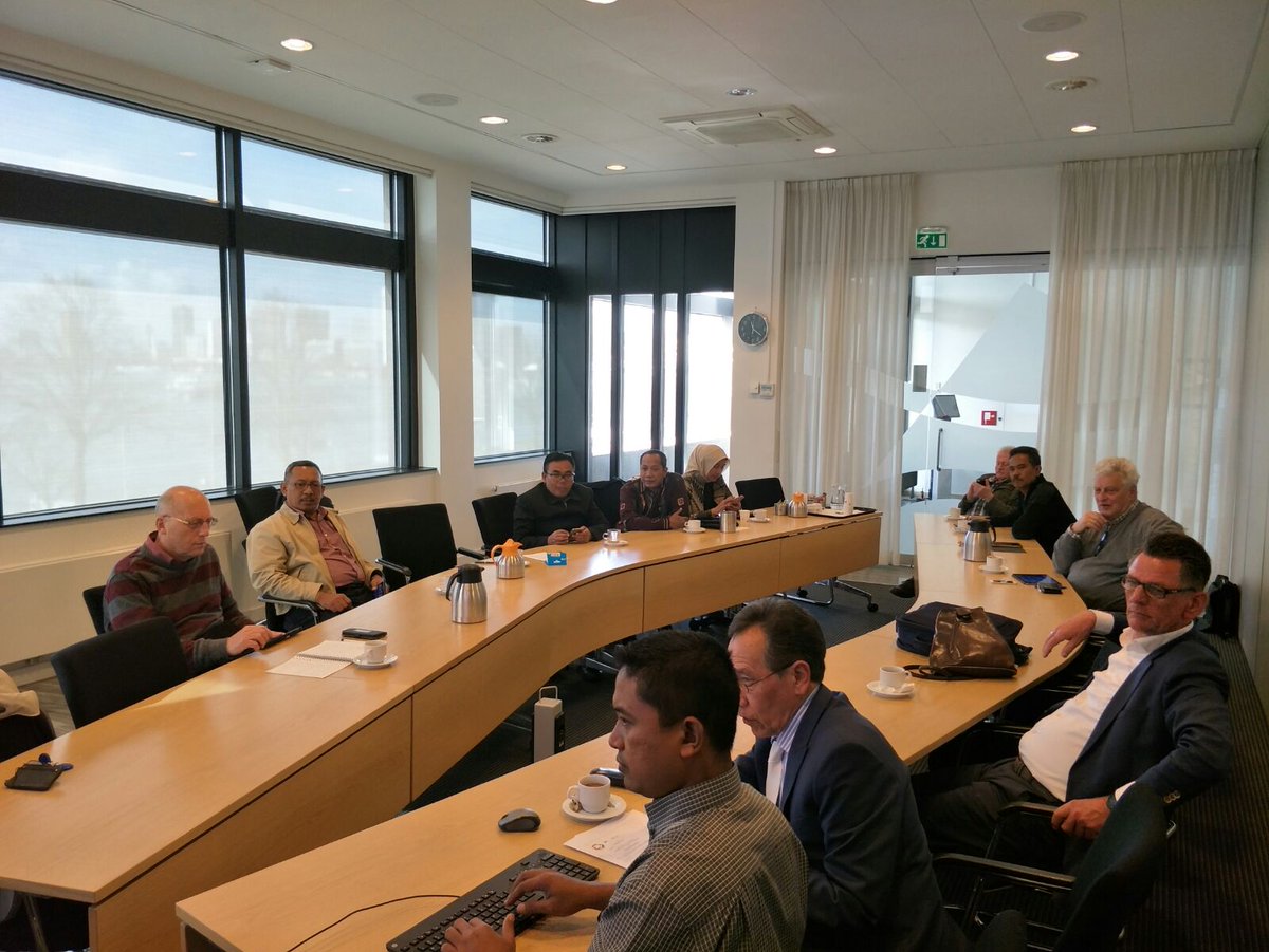 Demi Atasi Rob, Bupati Pekalongan Jalin Kerjasama Dewan Air Belanda fb.me/20V9HwRzj