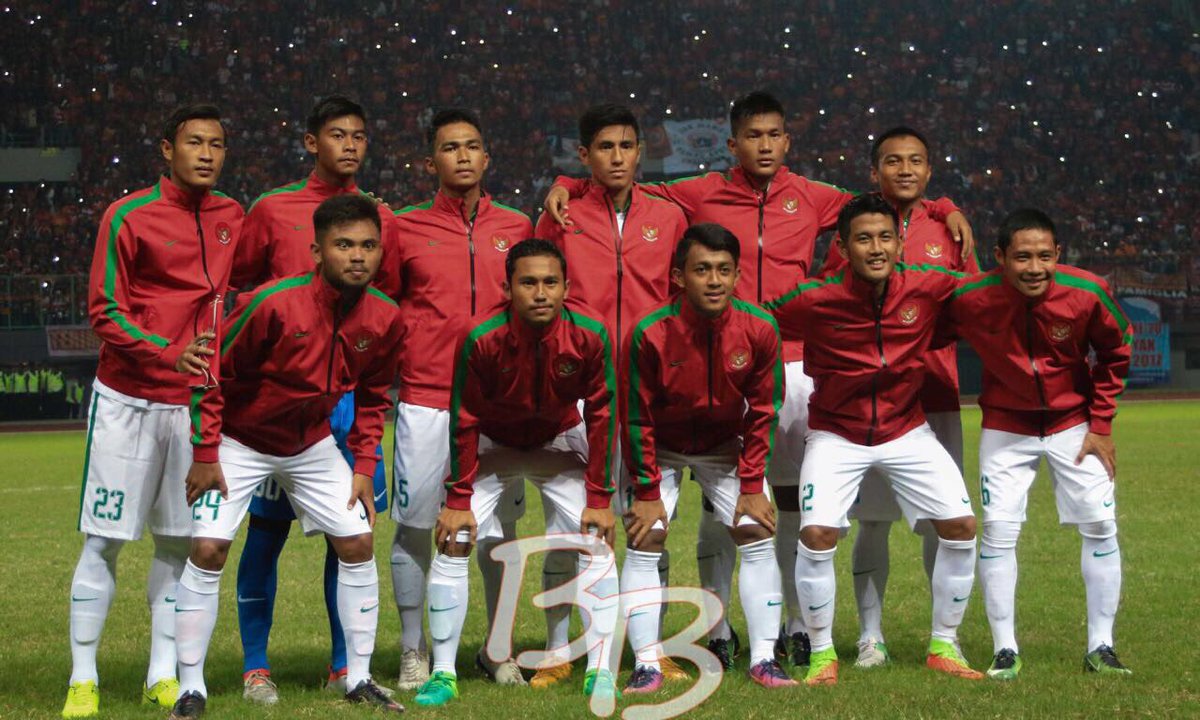 Luismillacoach's tweet photo. Unique atmosphere we lived yesterday. Difficult match against one of the great as it is @Persija_Jkt. Great work! 🇮🇩⚽️ @pssi__fai https://t.co/64wHEH51zC