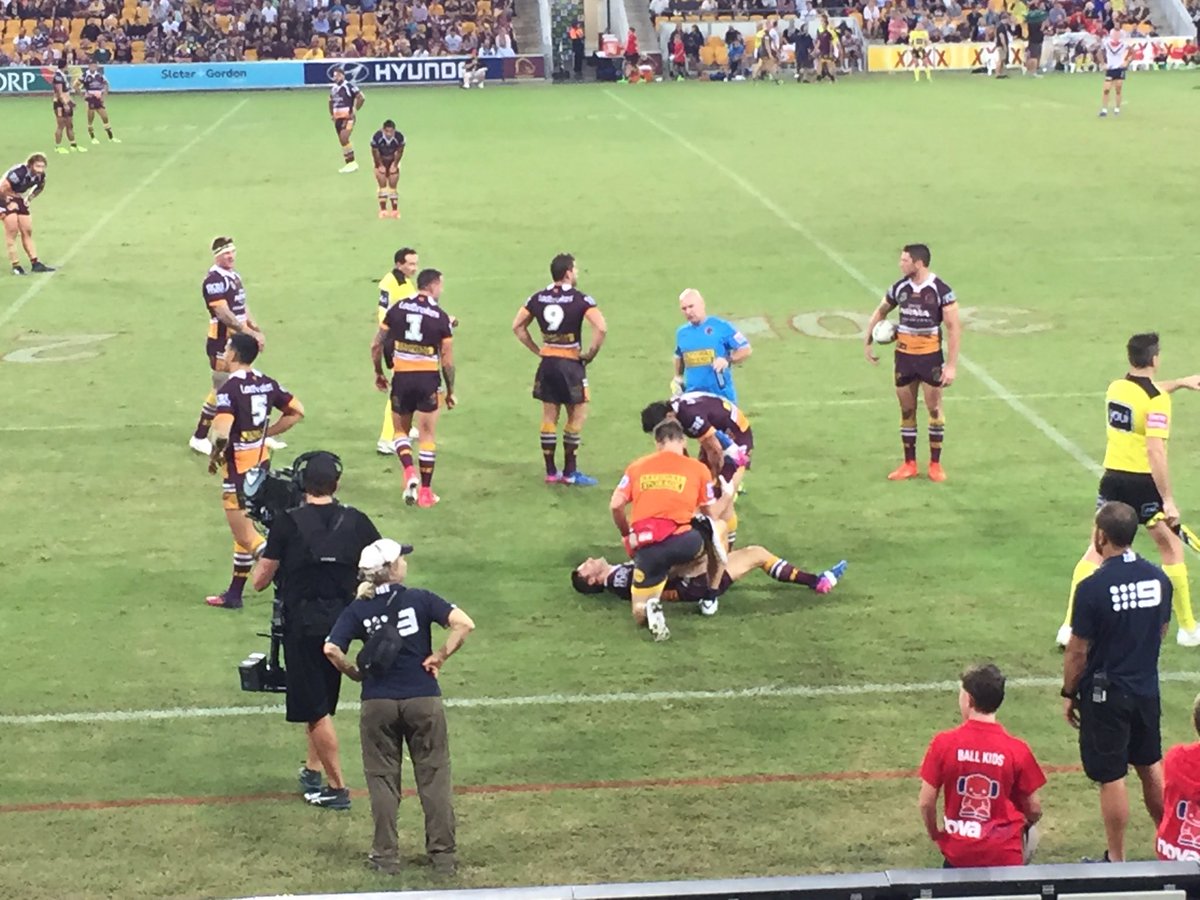 Hunt's knee is gone!! Doesn't look good