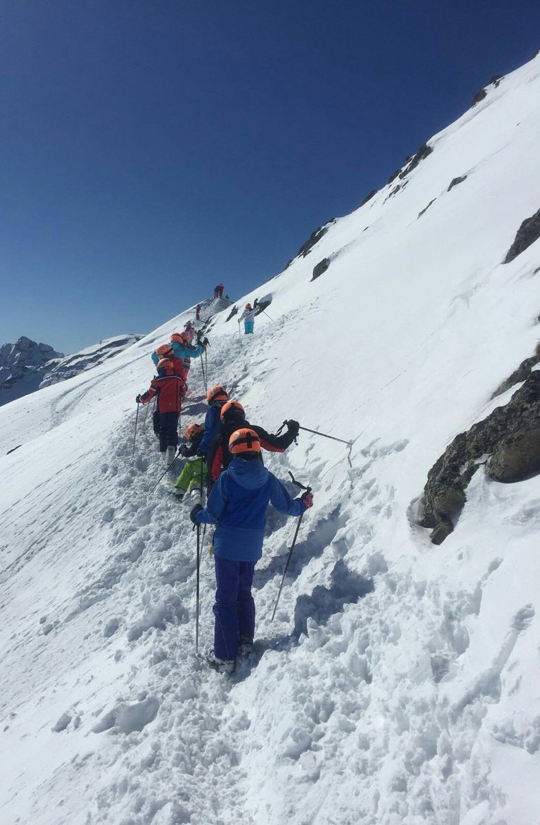 JuniorFreemens's tweet photo. The advanced and top intermediate groups hike to the a viewpoint at the top of the world #CLFSski #hiking #topoftheworld https://t.co/fjJ9tVPeCG