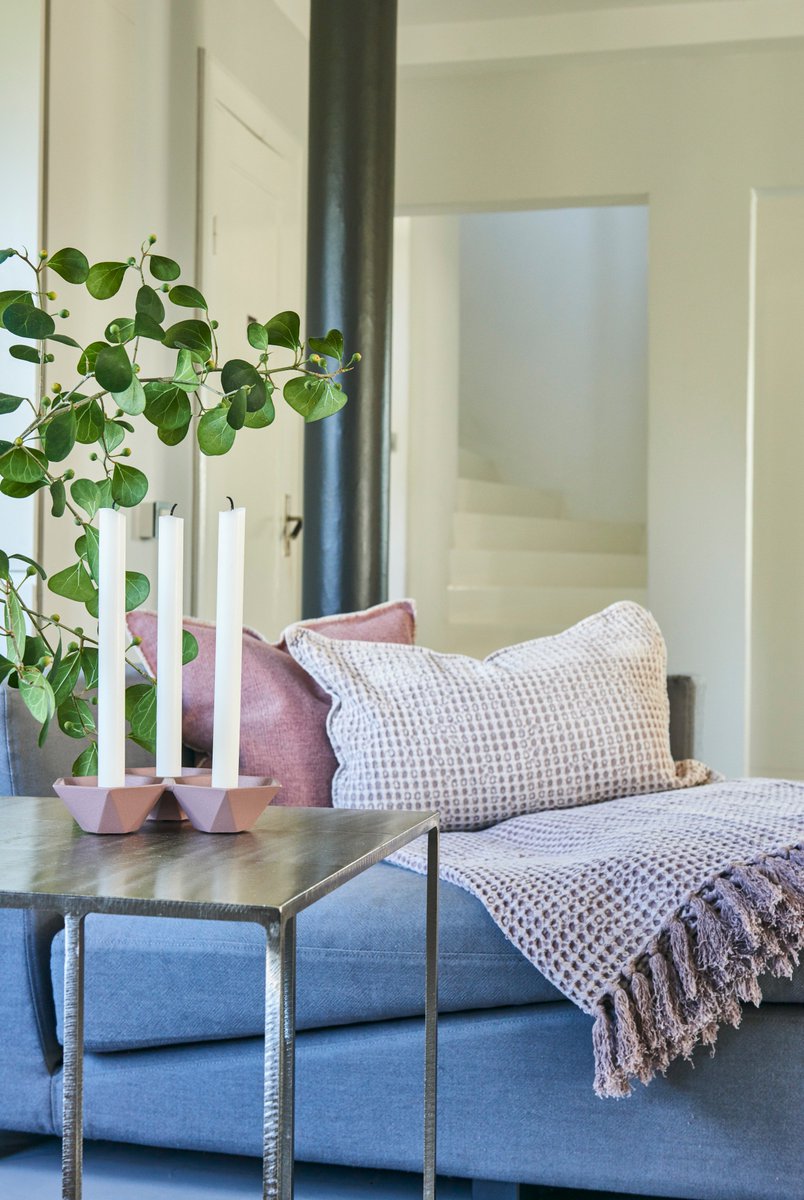 8 formas erróneas de decorar con #cojines ¡Deja tu #hogar listo para #primavera! 🌸Con la colaboración de <a href="/Tiendeo/">Tiendeo</a> >bit.ly/2oMg2PN<