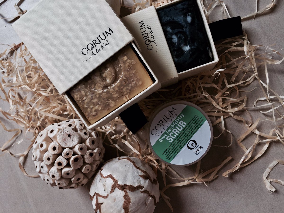 Cruela54's tweet image. My order is here💃🏾. #GlowupLoading @CoriumSkincare 🎉aaand they smell amazing👏🏽🙌🏾