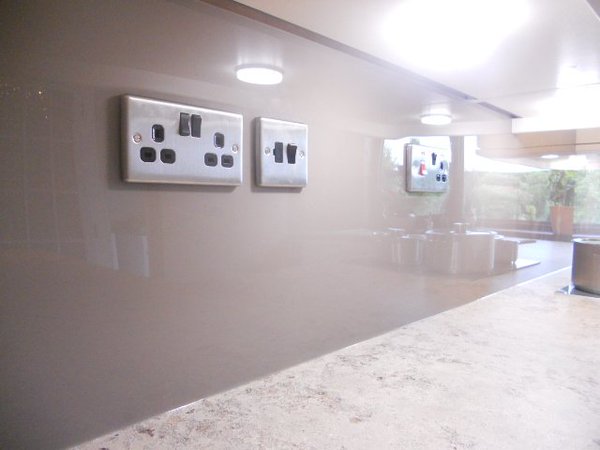 DisInterior's tweet photo. Splashbacks? Weighing less than a quarter of traditional glass sheet @LustroliteUK has 20 times the impact strength #kitchens #colchester https://t.co/LXVNedr7v0