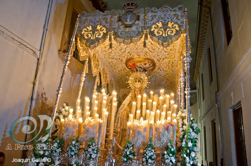 apasomuda's tweet photo. y en #Granada el jueves es de la Aurora #SemanaSanta https://t.co/gH2igNkFNQ