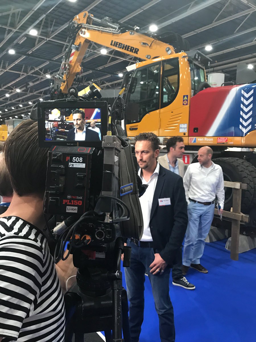 vanroonasperen's tweet photo. Op RailTech 2017 zijn opnames gemaakt  van Van Roon en ons veiligheidshek. Uitzending zo 9-4 RTL transportwereld 17:00 uur. Herh. za 15-4 https://t.co/HxisZpAUM3