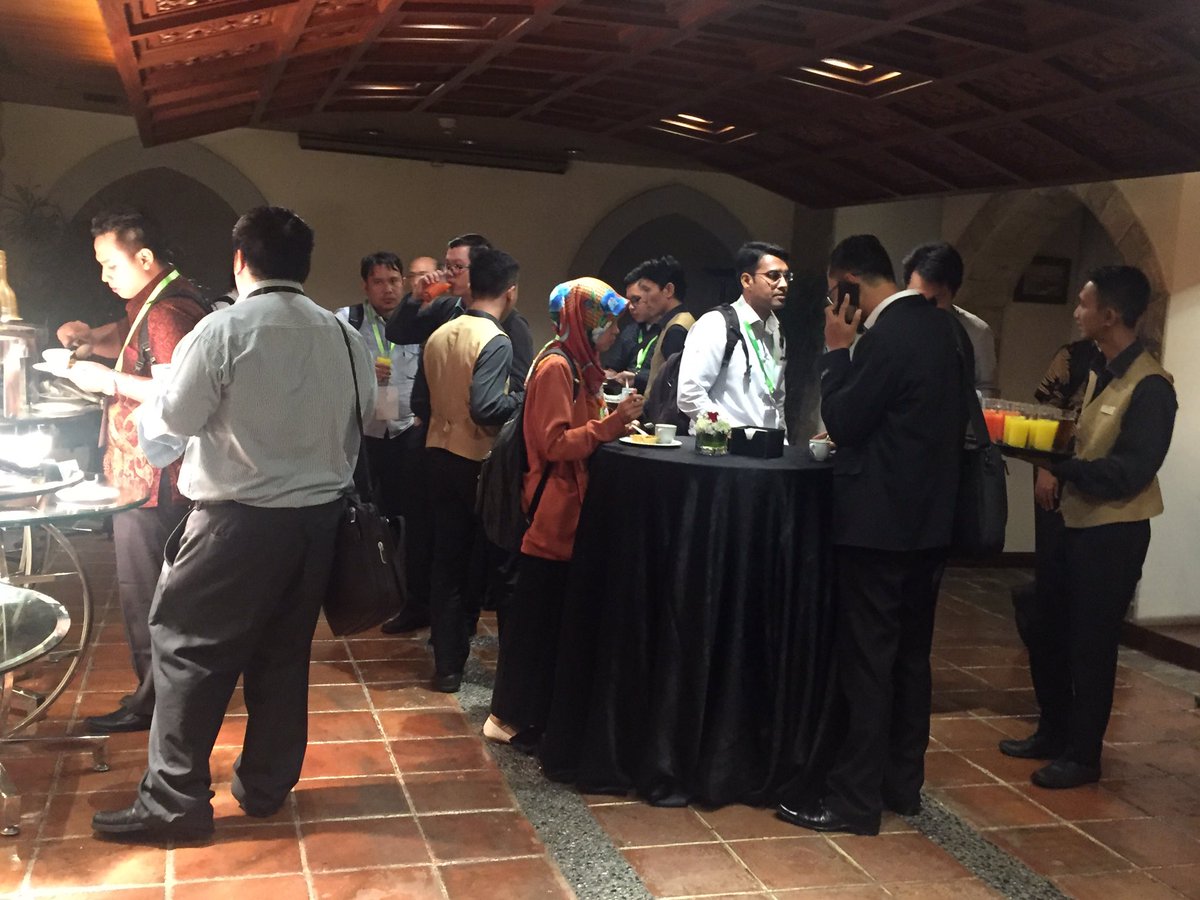 SageAsia's tweet photo. Cocktail session at #SagePartnerConnect! https://t.co/cUPsRxKTIa