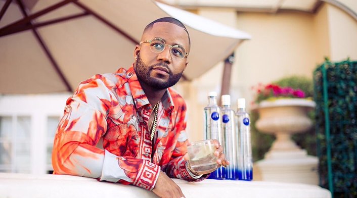 YOMZANSI's tweet image. It’s official! @CassperNyovest seals the ambassador deal with @CirocVodka_SA — yomz.in/7ifhB
