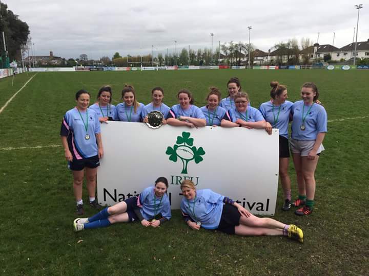 Fabfairie's tweet photo. @IrishRugby @ittralee Ladies took home the #Irfu #Sevens tournament Plate.Alongside the mens team winning the Bowl #DoubleBubble #RugbyGirls https://t.co/EeBxIKnZnk