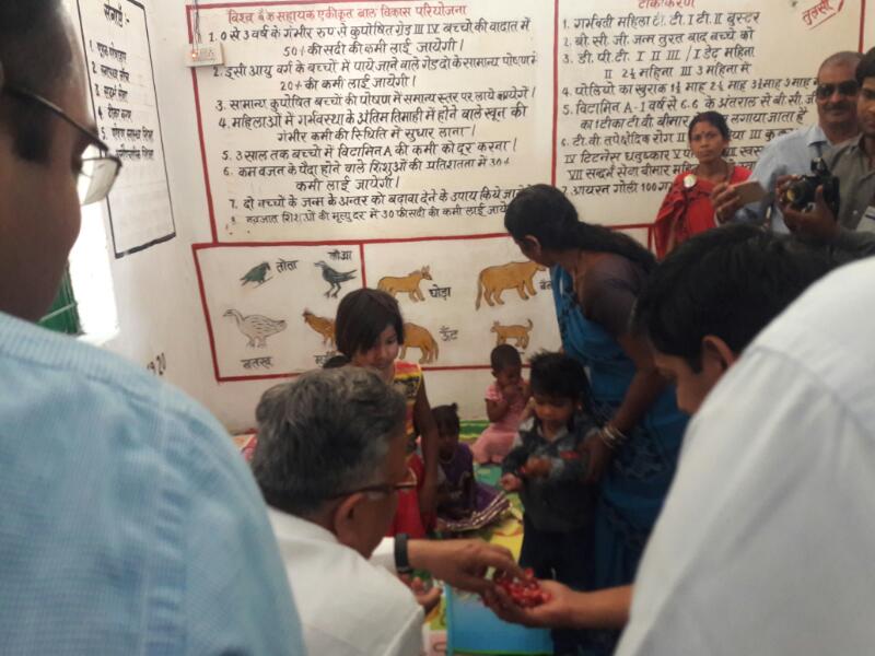माननीय मुख्यमंत्री महोदय के द्वारा परियोजना कटघोरा जिला कोरबा के ग्राम पंचायत बिरदा के आंगनवाड़ी केंद्र में बच्चो के साथ समय बिताया।