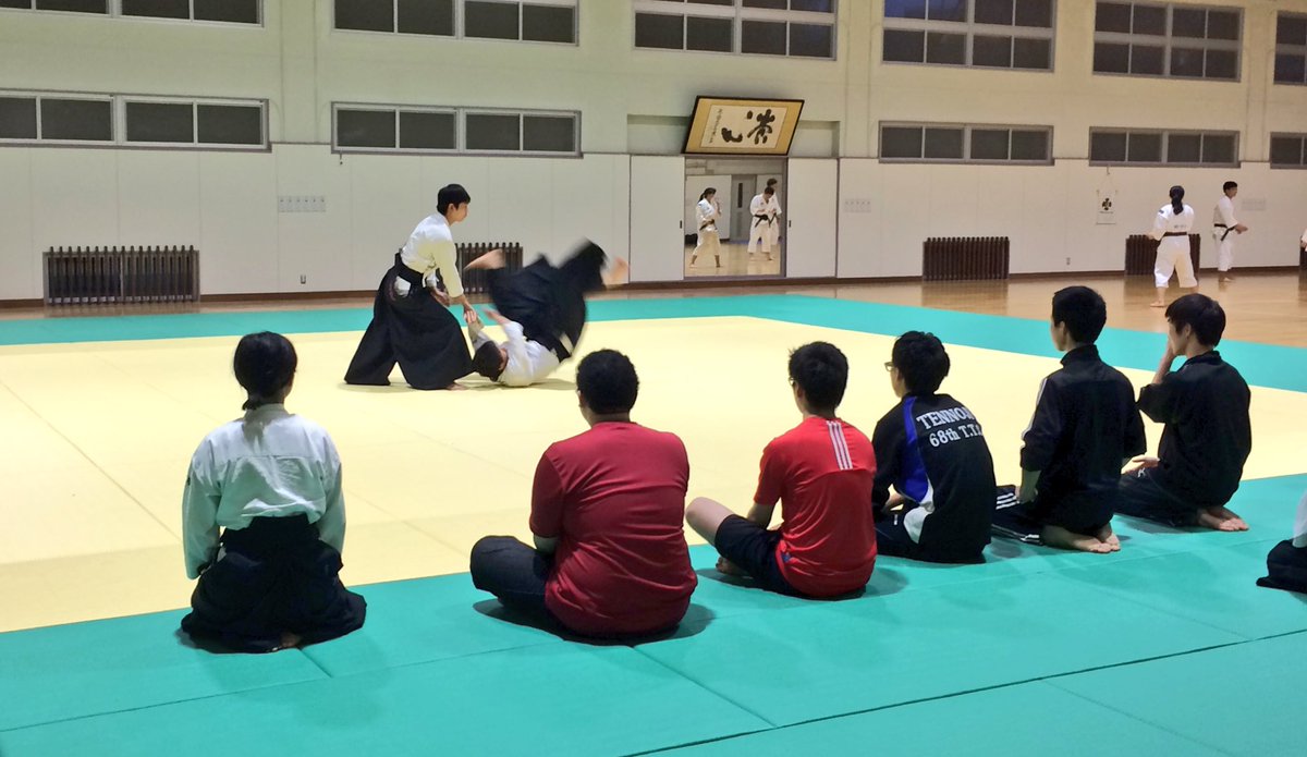神戸大学体育会合気道部 今日の練習もたくさんの方が体験に来てくれました 雨の中わざわざありがとうございました 合気道を面白いと言ってもらえてとても嬉しかったです 練習後は希望者とラーメンを食べました いろいろ話せて楽しかったです 神戸大学体育会合気道部 今日の練習もたくさんの方が体験に来てくれました 雨の中わざわざありがとうございました 合気道を面白いと言ってもらえてとても嬉しかったです 練習後は希望者とラーメンを食べました いろいろ話せて楽しかったです
