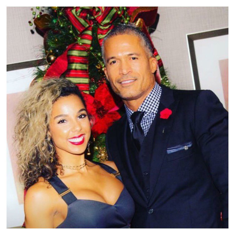 TheAccessorized's tweet image. TheAccessorizedMan.com makes any occassion more festive #TBT #lapelflower #lapelpin #mensfashion