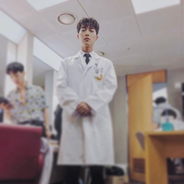 durundurun_dj's tweet photo. 170406 두스타그램😍
다들 가운샷을 올리네 나이서~~~~~~
https://t.co/R07AZSBkPF
#윤두준 #두준 #dujun https://t.co/3HDa6XQN87