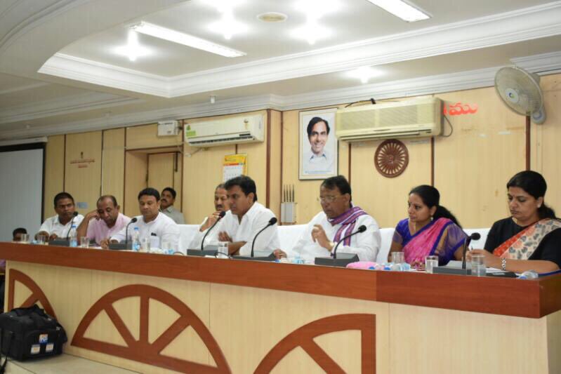 RaoKavitha's tweet photo. At Nizamabad muncipal corporation review meeting along with Minister pocharam garu, Minister @KTRTRS garu and Nizamabad district MLAs https://t.co/IbVDhBnERj