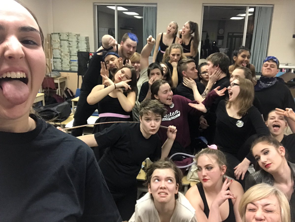 _PHS_Drama_'s tweet photo. #prestonselfie2017 before we performed at the Sears Drama festival!🎭 https://t.co/oBflK1ygTA