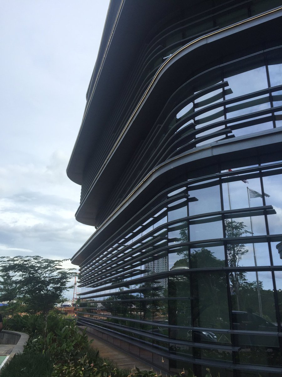 LucieWassink's tweet image. Congratulating @Unilever with their beautifull  new green and sustainable building in Jakarta . @AgroBericht @NLinIndonesia