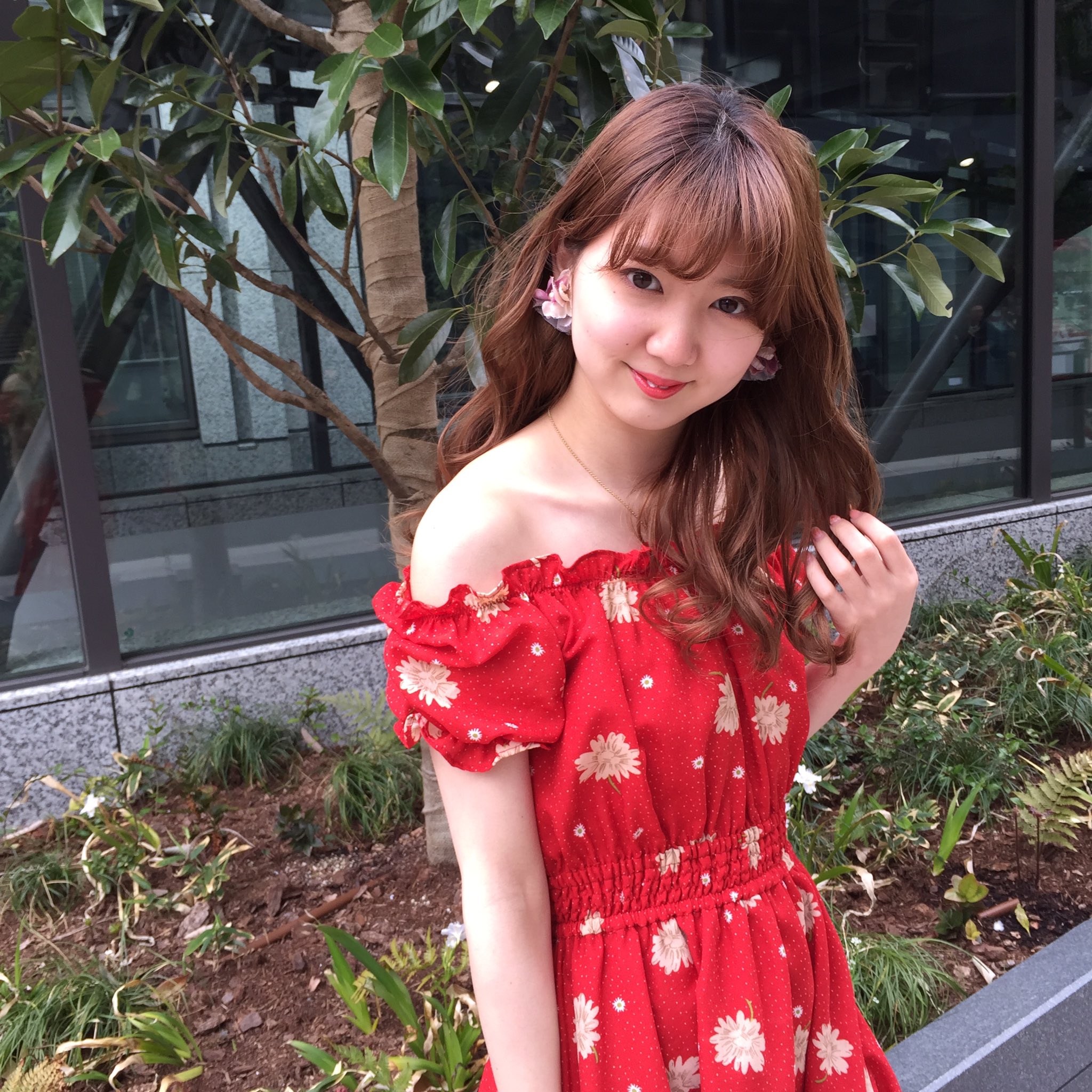 Dazzlin梅田est店 遂に明日発売 ドットマーガレットオフショルワンピース レッド Fサイズ 7900 Tax 展示会で大人気だったワンピースは オフショルで女性らしく 赤のワンピースで1枚でおしゃ見え Gジャン合わせでカジュアルダウン T