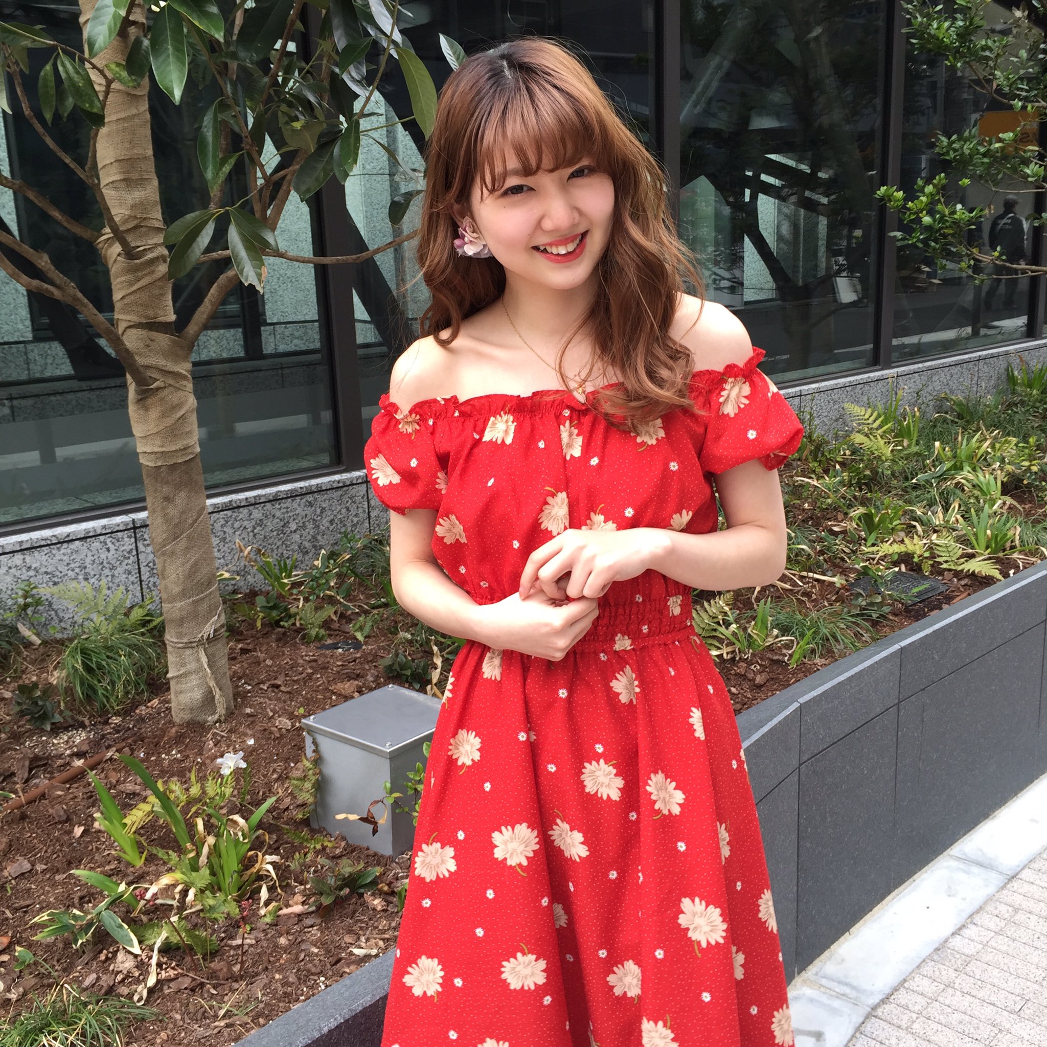 Dazzlin梅田est店 遂に明日発売 ドットマーガレットオフショルワンピース レッド Fサイズ 7900 Tax 展示会で大人気だったワンピースは オフショルで女性らしく 赤のワンピースで1枚でおしゃ見え Gジャン合わせでカジュアルダウン T Dazzlin梅田est店 遂に明日発売 ドットマーガレットオフショルワンピース レッド Fサイズ 7900 Tax 展示会で大人気だったワンピースは オフショルで女性らしく 赤のワンピースで1枚でおしゃ見え Gジャン合わせでカジュアルダウン T