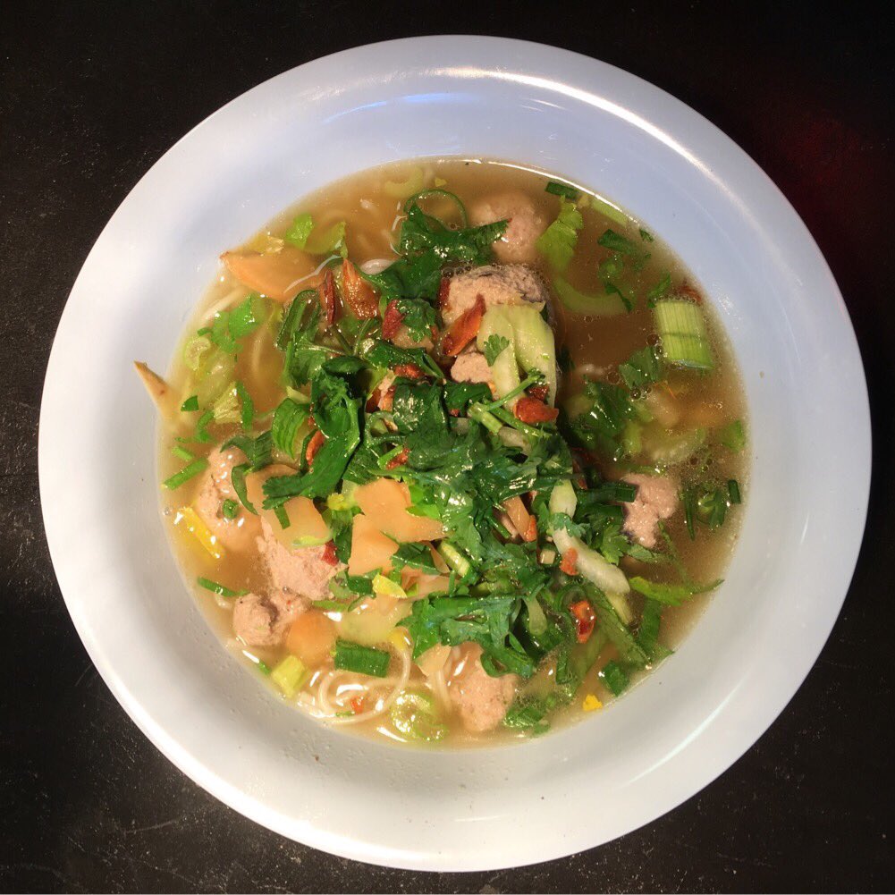 sipgate_kitchen's tweet photo. Kaeng Jeut Wun Sen à la Andy Ricker: Thai-Suppe mit oder ohne Schweinefleischbällchen. #dontcallitcanteen #yummie https://t.co/1LqQfb9dxm