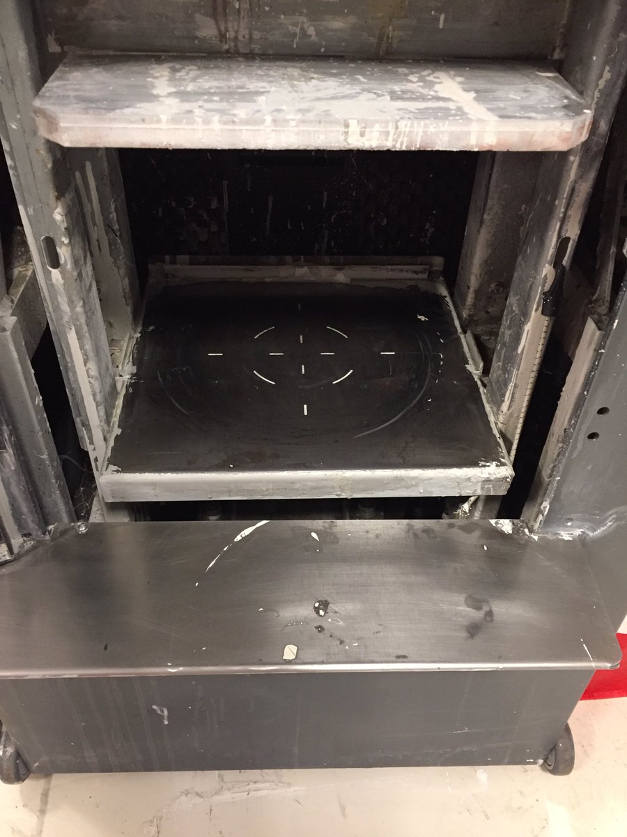 BigWipesNL2's tweet photo. @BigWipesNL mag vaker bij  @BevelaBV #Haarlem langskomen om de schudmachine weer schoon te maken na een "ongelukje" met een emmer latex 👍🏻 https://t.co/CGy4h1dsJJ