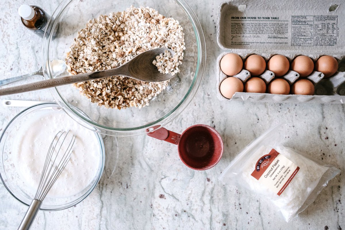 TheProsKitchen's tweet image. Traveling again, but before I take off let me whip this up - Strawberry Oatmeal Bake. #healthyonthego #healthybreakfast #workingwomen