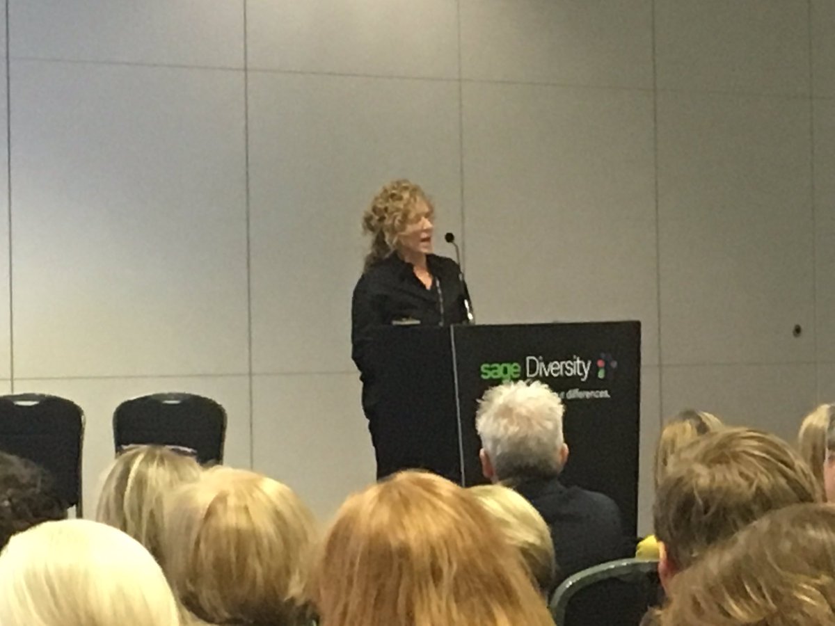 iConnect21's tweet photo. @kellyhoppen you are an absolute #inspiration! Thank you so much for your speech today #SageSummit! Silly I didnt have my bus.card with me https://t.co/ZbCkRiiRc7