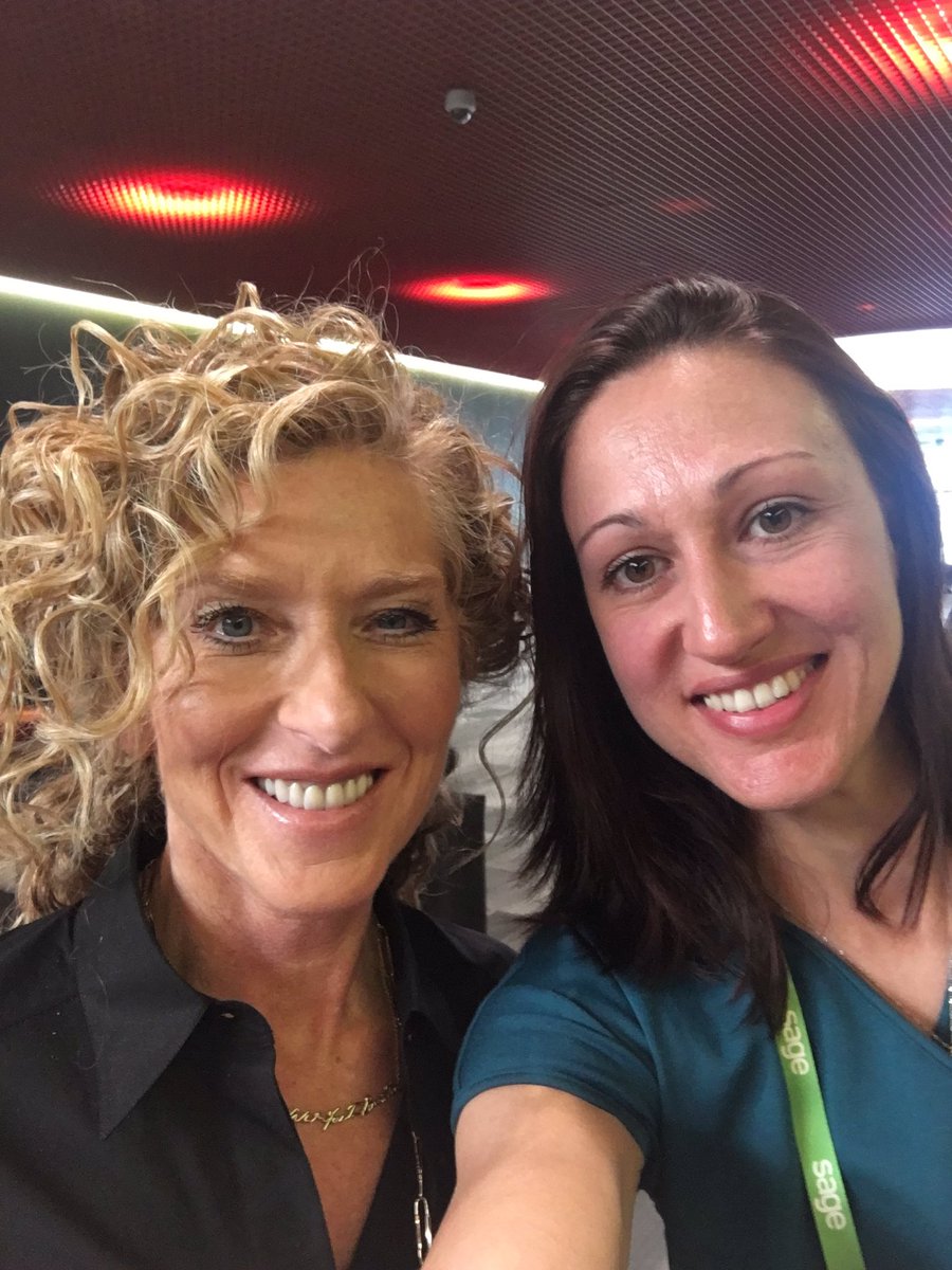 iConnect21's tweet photo. @kellyhoppen you are an absolute #inspiration! Thank you so much for your speech today #SageSummit! Silly I didnt have my bus.card with me https://t.co/ZbCkRiiRc7