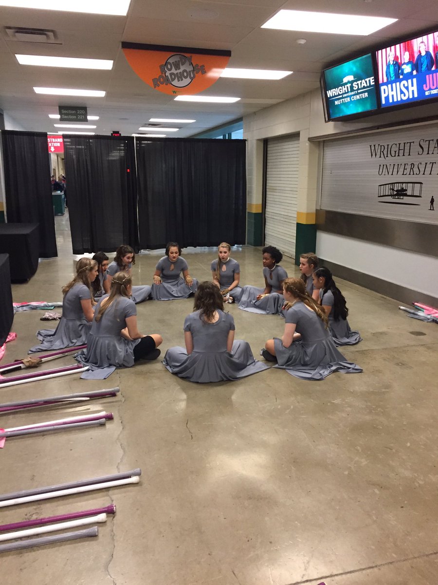 FHNGuard's tweet photo. Getting ready for prelims! #knightpride #circle #wgi2017 https://t.co/jZfN8R5ZkC