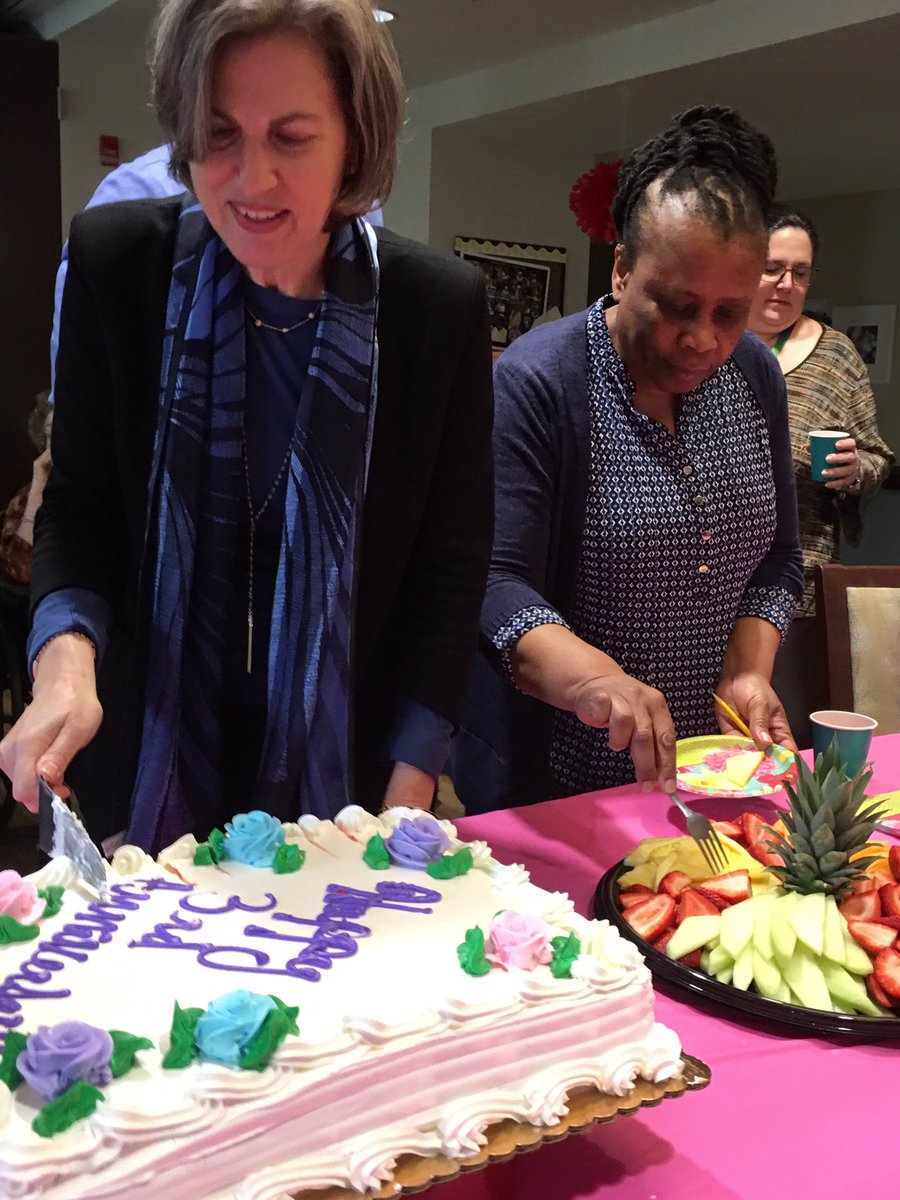 Dear_Tammy's tweet photo. @newjewishhome #GrantHouse Celebrates 3 Years @GreenHouse_Proj Thanks to #SmallHouse #SAGE AKA Cake Cutter https://t.co/TdY5hxKoZD