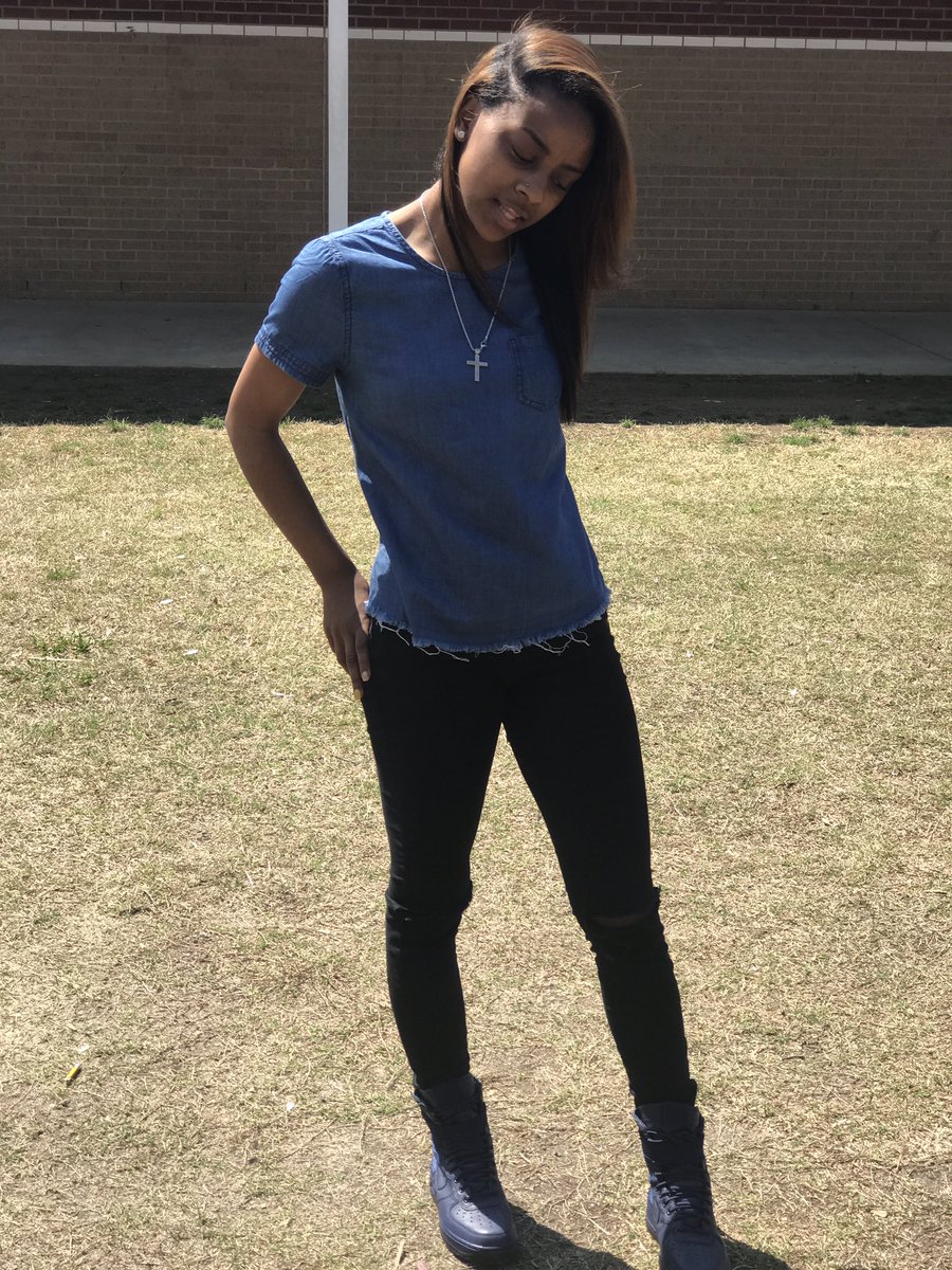 MyhaAlexis_'s tweet photo. 💙🖤📸 https://t.co/QmvN6iPsUC