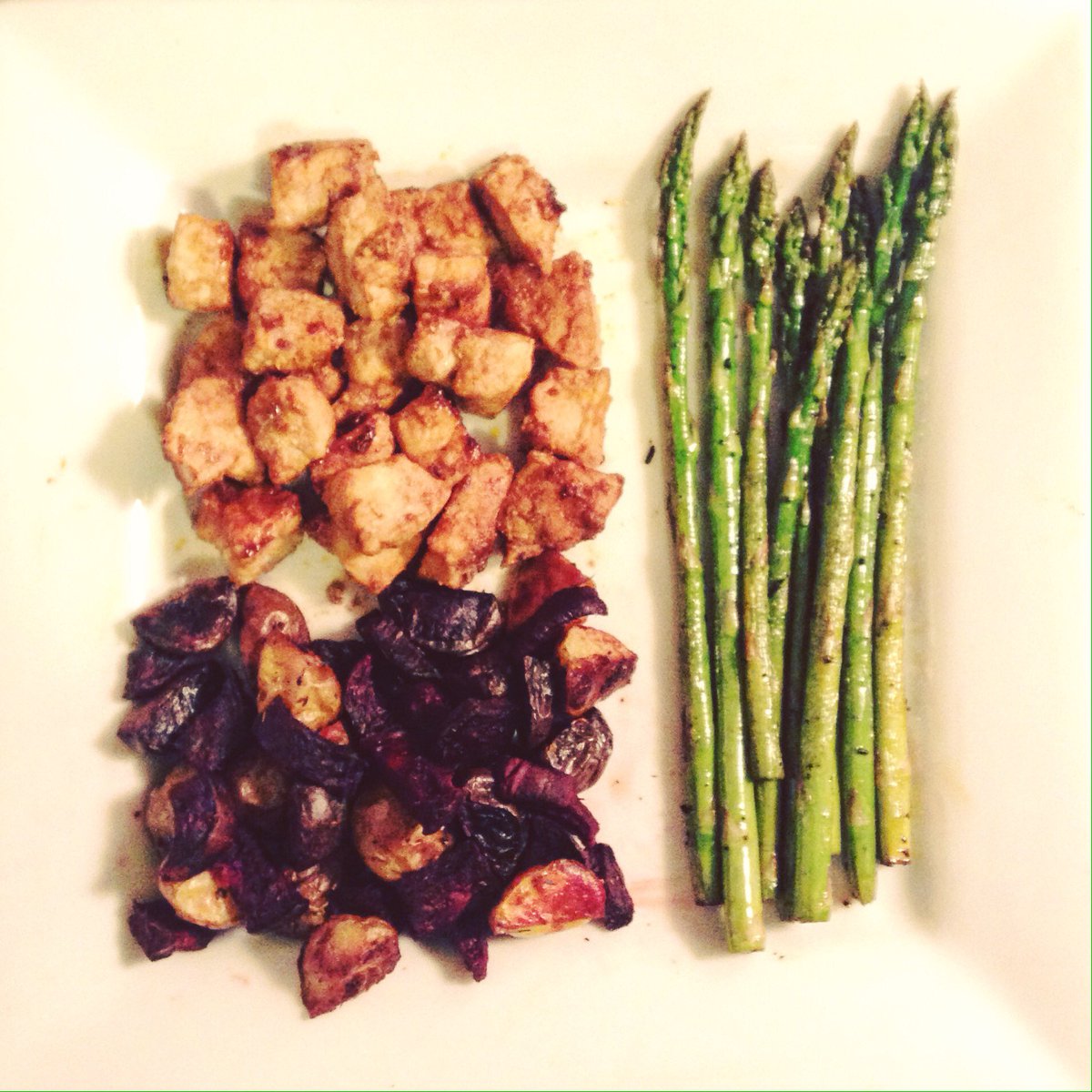 PROTEIN: pork chop, CARBS: #batchcooked roasted baby potatoes and beets VEGGIES: Asparagus. #balancedplate #eatclean #actualnutrition #rd2be