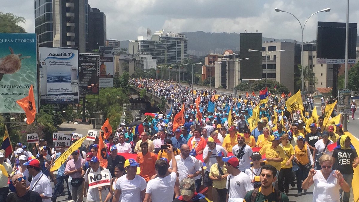 Javierito321's tweet photo. Un solo objetivo ahora mismo: CAMBIO DE GOBIERNO 🇻🇪

#VzlaTrancaContraElGolpe https://t.co/dvhONd9pVj