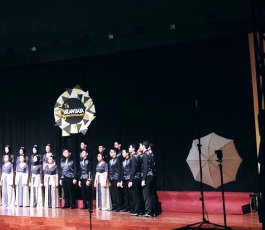 BCF_UB's tweet image. Masih SMA tapi sudah bisa menampilkan suguhan seni suara yang apik! Ini adalah salah satu penampilan dari kategori MIXED YOUTH 😍#BCF2017