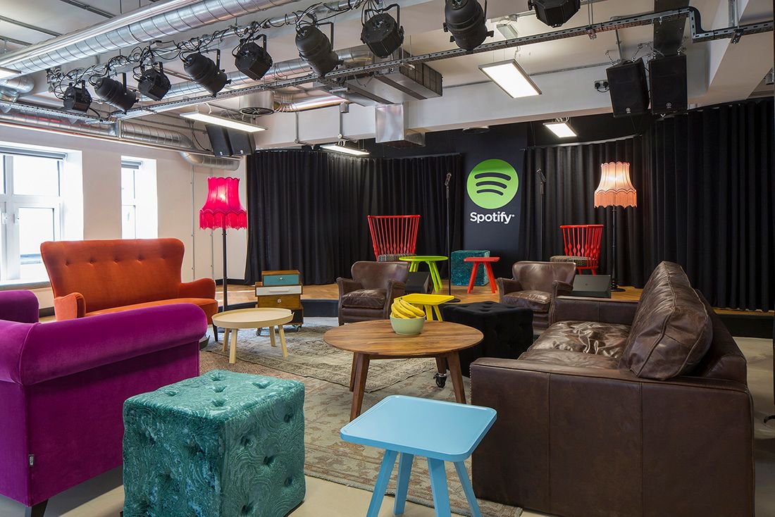 cloudtimecards's tweet photo. A Look Inside Spotify’s Fashionable London Office #office #officespace #spotify https://t.co/fxxFZxtH4d https://t.co/ZCSdY2WOU1