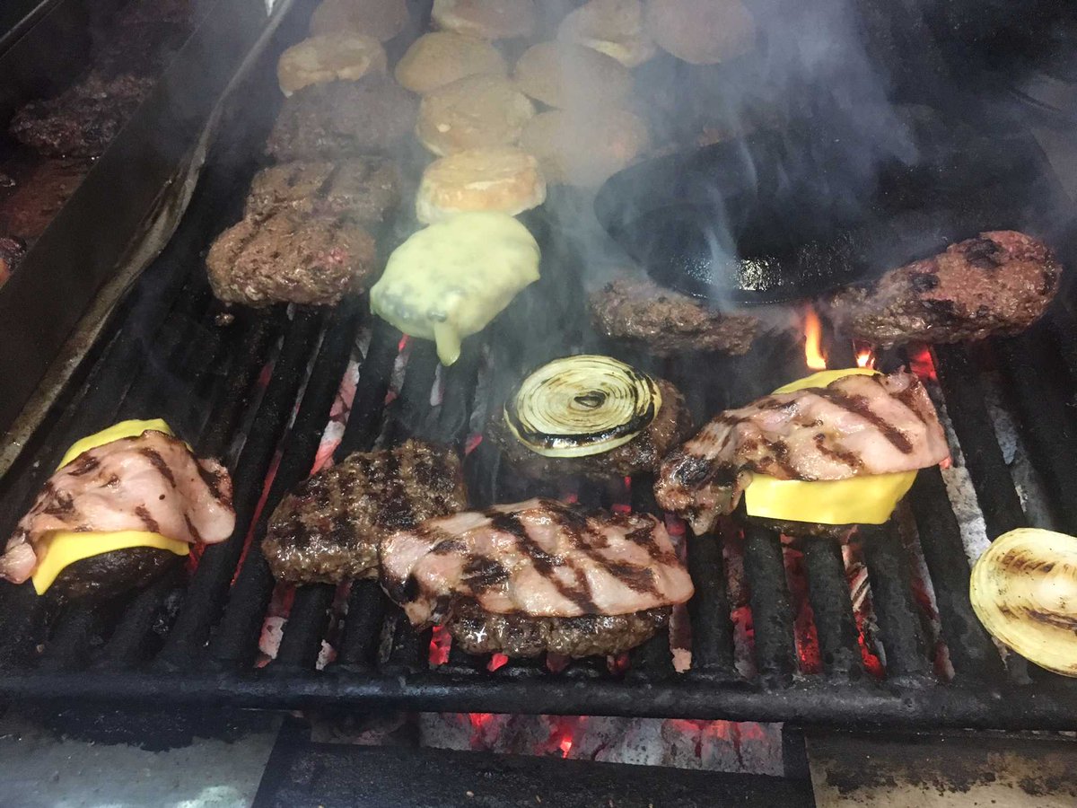 #Jueves Noche #Madrid!! #Parrilla de #Alfredos a tope #Burgers #Castellana #ElRetiro #Cervezaartesanal &amp; #Singluten