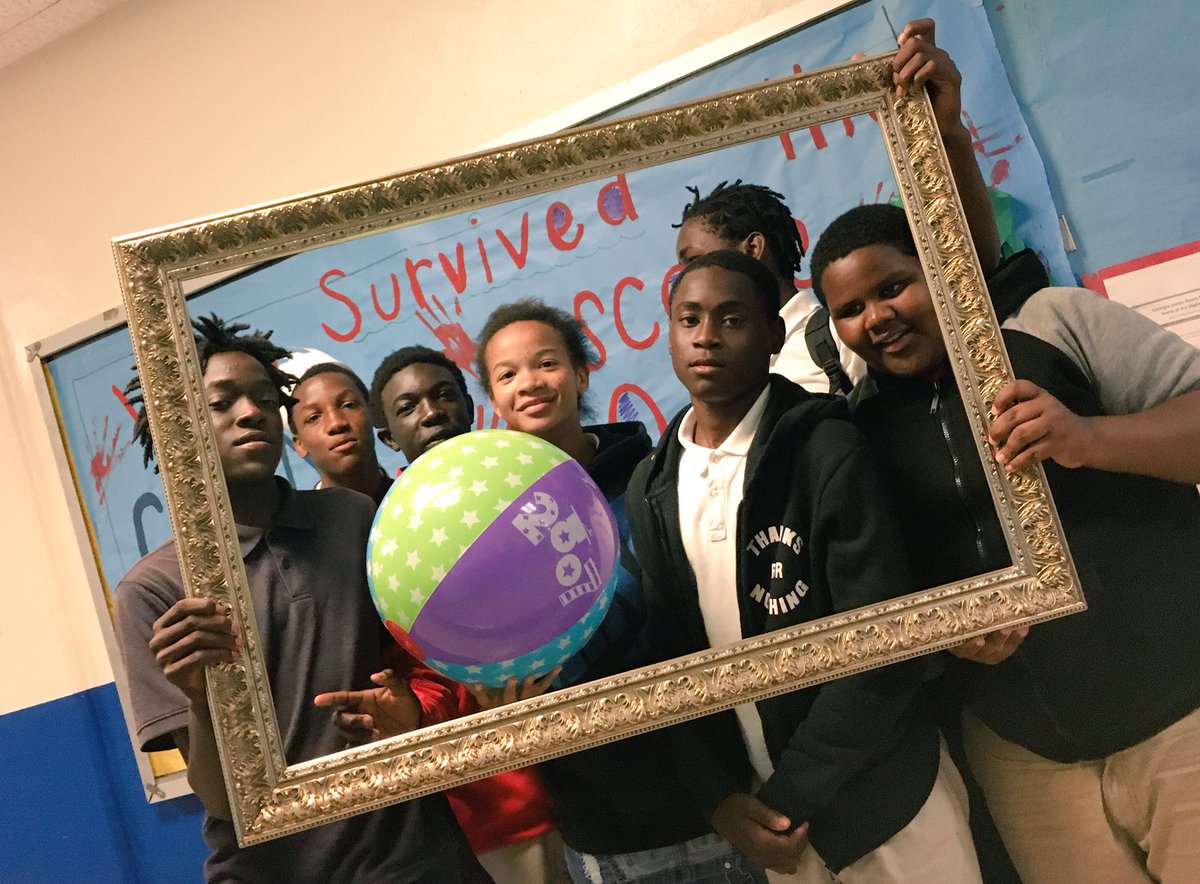 msriverareads's tweet photo. Ms. Besant's 5th period is in the lead! One more period to go!! #escaperoom #fsareview #GeorgiaJonesAyers https://t.co/IRVYK9uU0W
