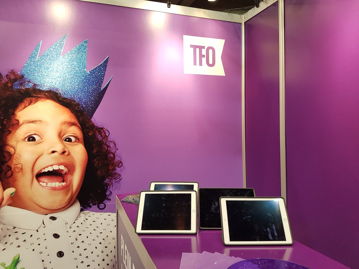 meheureuse's tweet photo. Les enfants peuvent essayer les différents outils de @TFOCanada au #smpe2017 #tfoausmpe #universidello https://t.co/BrIOKSPuoj