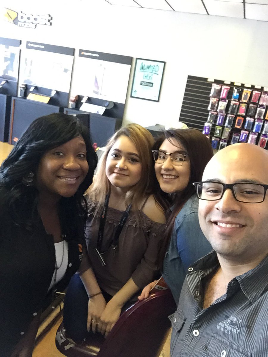 NaoumYoussef's tweet photo. @daniellewoody8 @CapitalMobile00  great meeting with Danielle # new promo https://t.co/eCSxz3Gn8g