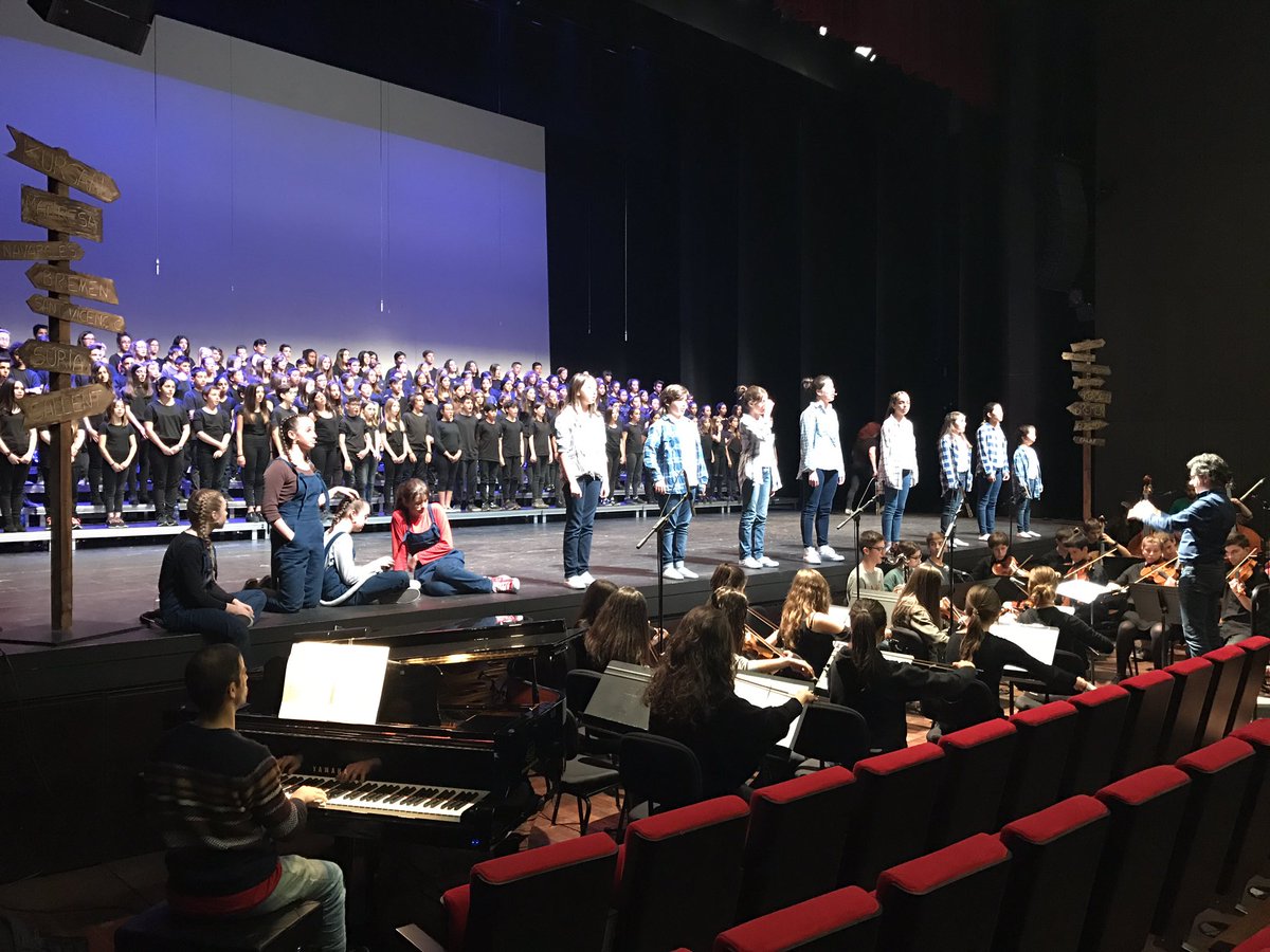 CristinaGAlsina's tweet photo. Assaig de la 3a funció del #femopera al @Kursaalmanresa. Avui amb l'orquestra del Conservatori de Música de Manresa https://t.co/cCPtuyYnsp