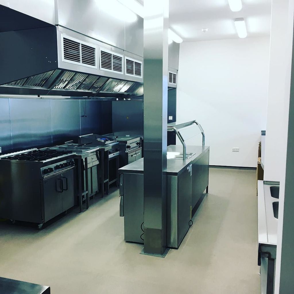 jonfellchef's tweet photo. #kitchendesign #kitchenfitout #restaurantopening #NotJustLakes @Rosehilltheatre #lakedistrict #cumbriaBoooooom! https://t.co/8p86YmzLNP