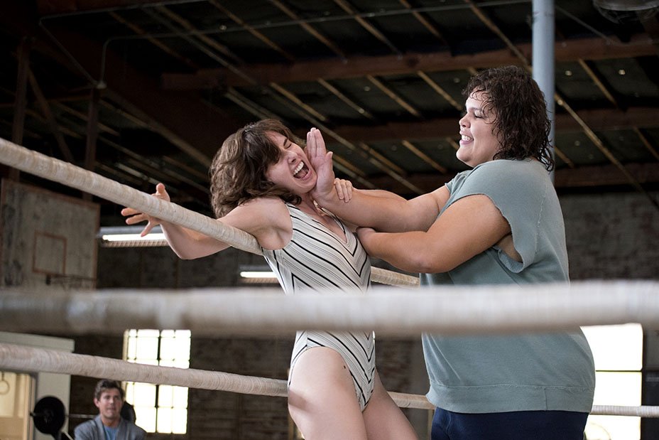 THR's tweet photo. .@AlisonBrie steps into the ring in first look at Jenji Kohan’s wrestling comedy @GlowNetflix https://t.co/ycIY499Cqw https://t.co/xXCaZ8opIs
