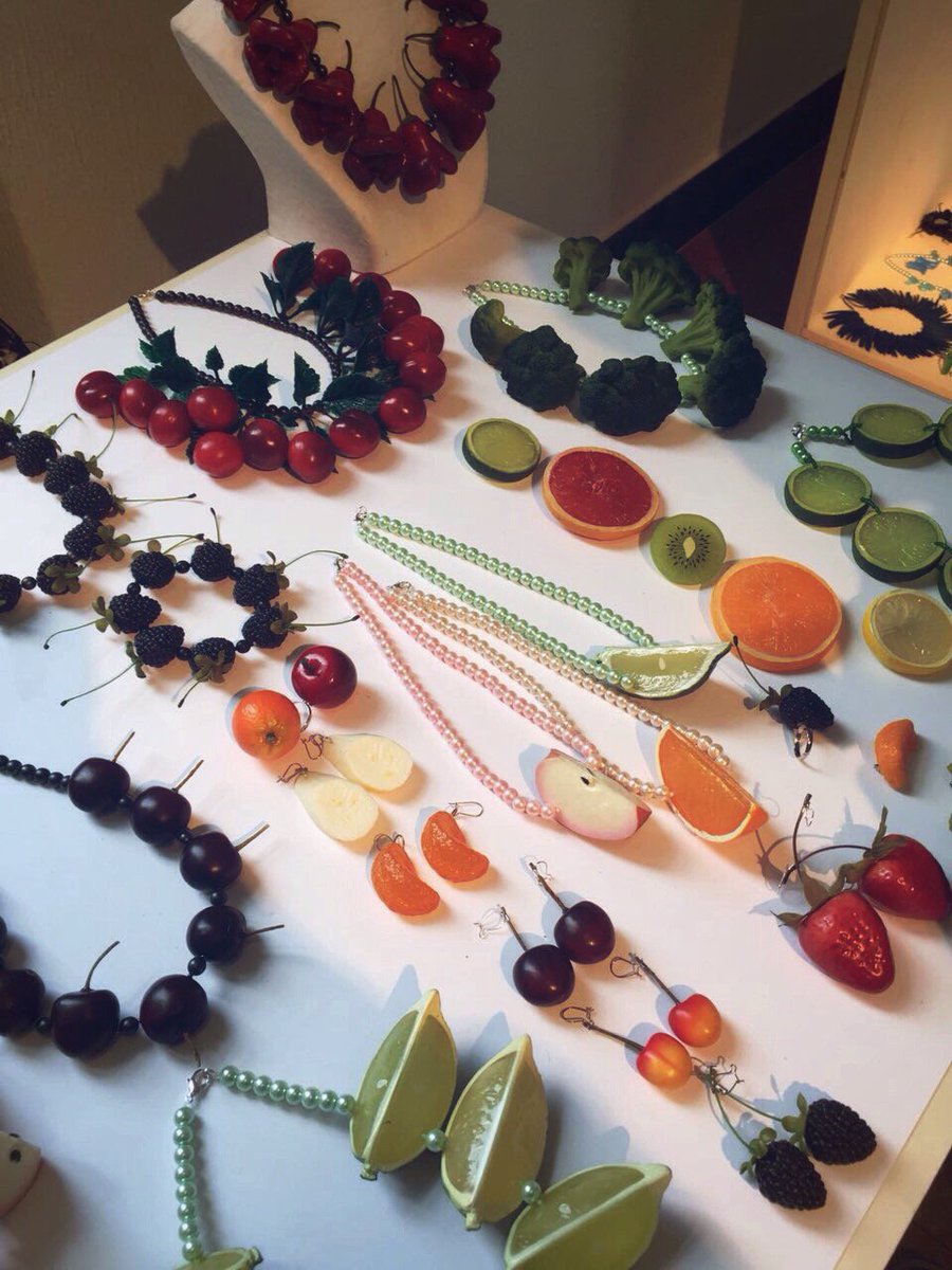 Trotz ihres appetitlichen Aussehens versichern wir, dass es sich um Accessoires
handelt
#DesignLanguage #MDW2017 #fuorisalone17 <a href="/SerenaGullo/">Serena Gullo</a>