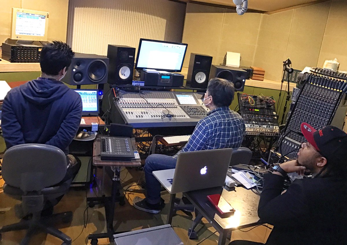 RoroMuzic's tweet photo. Putting in work. Teamwork is a Major Key. 🔑ゴールへの鍵の一つはチームワーク  

#SquadGoals #MusicLife https://t.co/ttDd0lvcsB