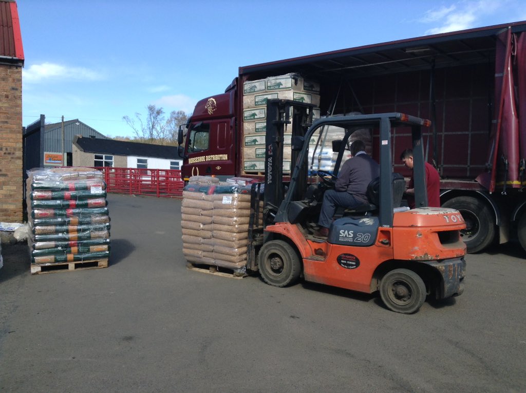 robsonandcowan's tweet photo. Another load of @johnstonandjeff #WildbirdFeed delivered by Horseshoe AKA @ArgoFeeds Great service again👍🏼👍🏼 https://t.co/fhTiSb4xLT
