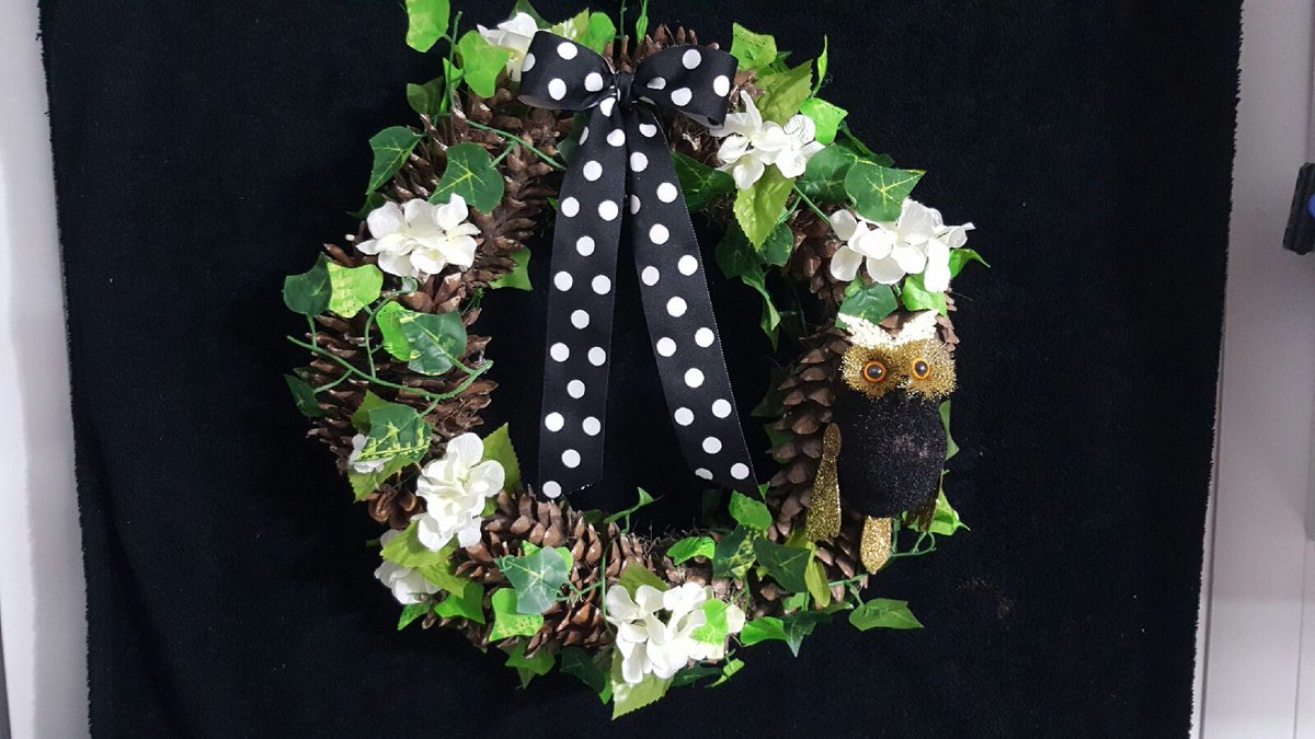 LilHomemade's tweet image. #Handmade #Pinecone #Door #Wreath ow.ly/bDu830au2ut