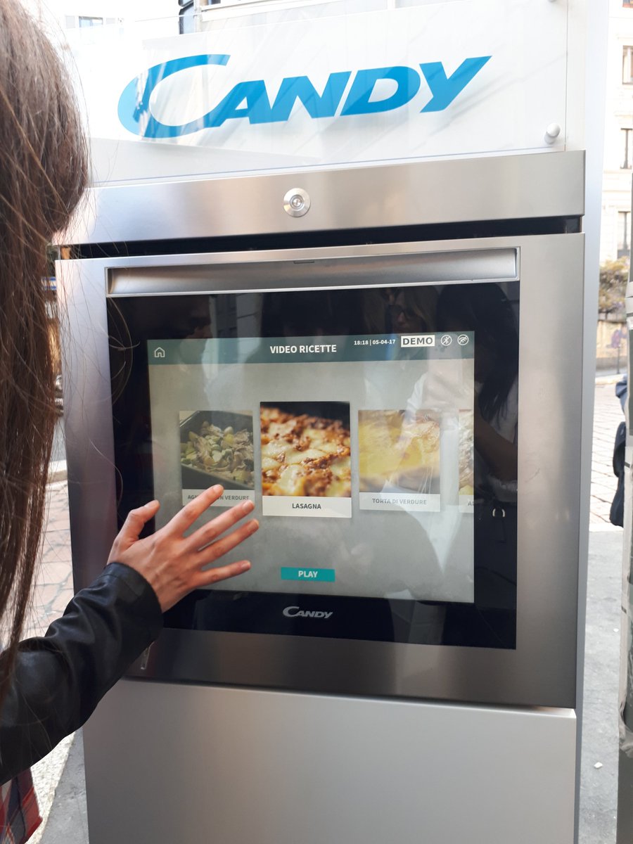 VatySuvimol's tweet photo. E dopo la mostra si mangia ai foodtruck! Con @candysacomesifa: the ultimate oven #CandyWatchandTouch @iFoodit @lalessiuccia @ci_polla https://t.co/jXxQ24IAPf
