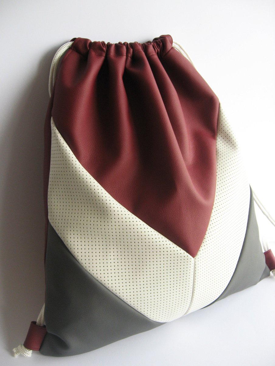 VaenBackpacks's tweet photo. Check out our new design at: https://t.co/on9LALkUVJ
#drawstringbackpacks #burgundyleather #veganleatherbackpack #vaenbackpack https://t.co/uiOYY3aYTP