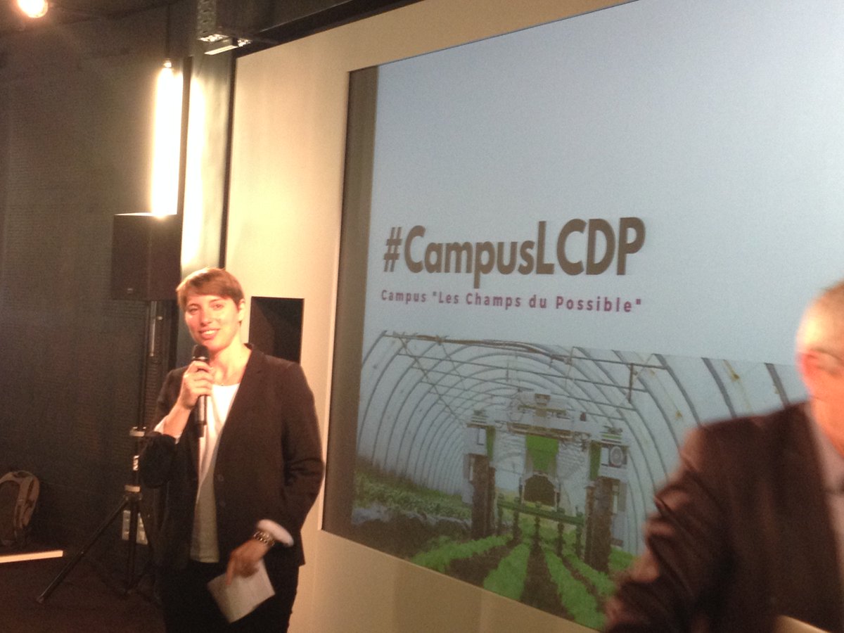 champspossible's tweet photo. Conf @agtech @42born2code | Présentation du #CampusLCDP par @EmilieCornely @LeVillagebyCA @eurelien @chambagri28 https://t.co/5qkKXtZOyl