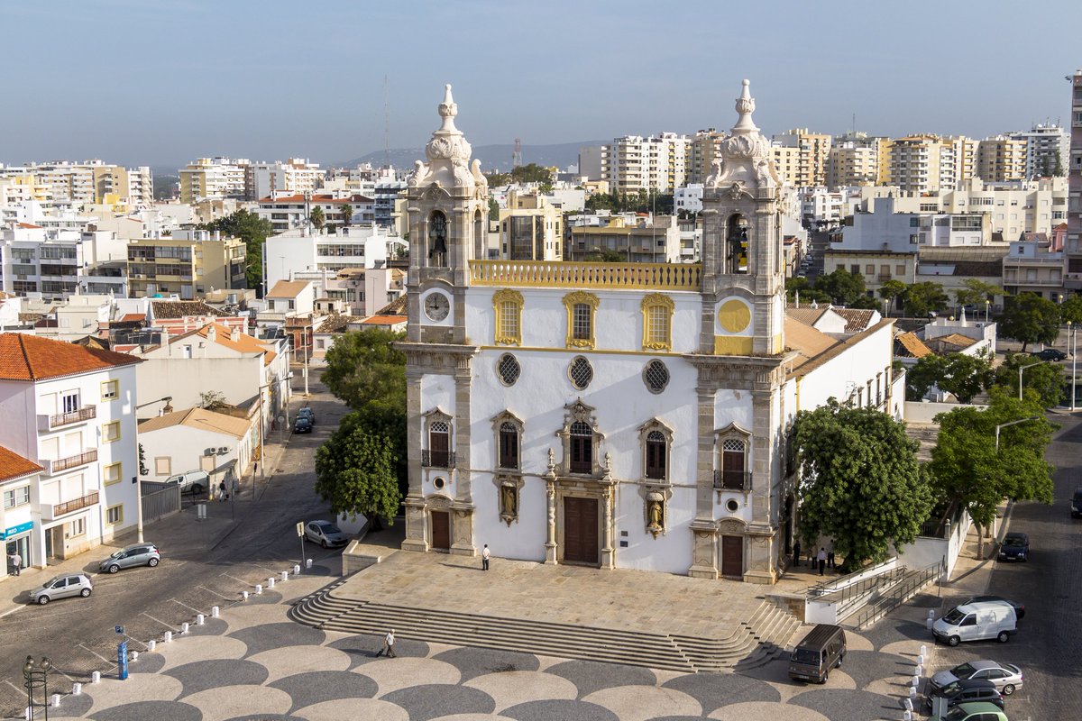 flygermania's tweet photo. #Faro in der #Algarve, mit der #IgrejadeSé, #Knochkapelle & dem #ArcodeVilla sind einen Besuch wert: https://t.co/IzWX1hqUZD #flygermania https://t.co/bSqwUZoO3O